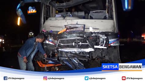 Kecelakaan Bus Vs Truk Box Di Ngawi Sopir Dan Kenek Terjepit YouTube