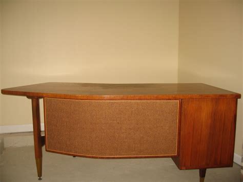 Curved desk | Collectors Weekly