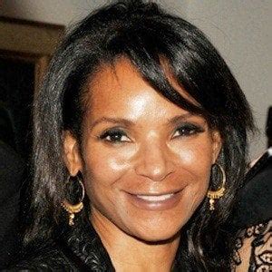 Lisa Masterson - Age, Family, Bio | Famous Birthdays