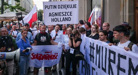 Antypolski Paszkwil Protest W Krakowie Na Przedpremierze Zielonej