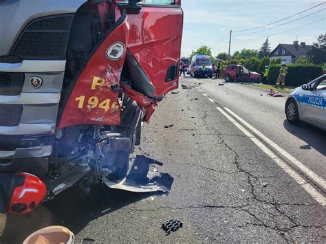 Śmiertelny wypadek w Świerklanach Osobówka zderzyła się z autem