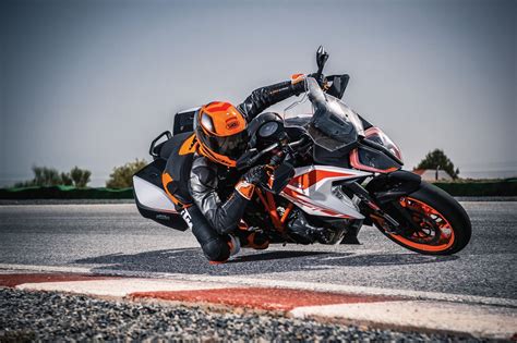 Motorrad Vergleich Ktm 1290 Super Duke Gt 2021 Vs Ducati Streetfighter V4 S 2021