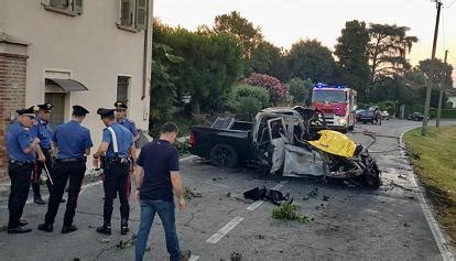 Auto Si Schianta Contro Una Casa Un Morto E Feriti