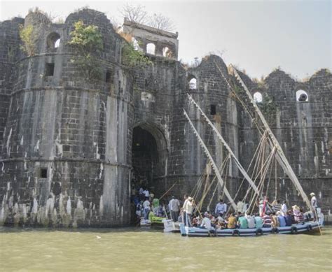 Murud Janjira Fort Transport Via Sailing Boat Picture Of Mahua