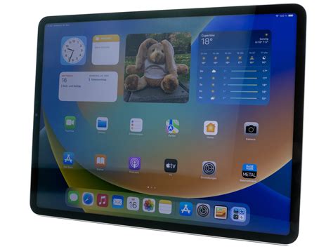 Apple Ipad Pro 129 2022 Review Apples Giant Tablet Now Runs With The M2 Soc Notebookcheck