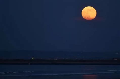 May Supermoon 2021 When To See Flower Full Moon And Met Office Weather