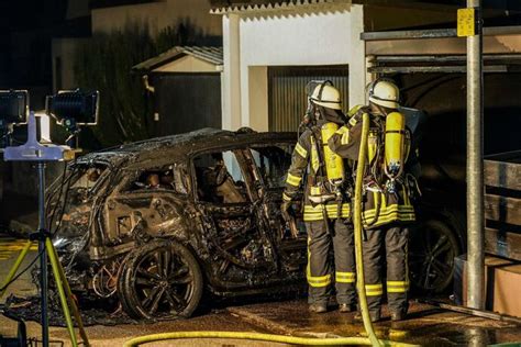 Elektroauto brennt in Garage vollständig aus Nachrichten