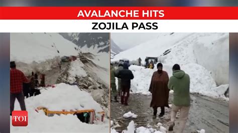 Watch Avalanche Hits Zojila Pass In J Five Vehicles Buried Under Snow