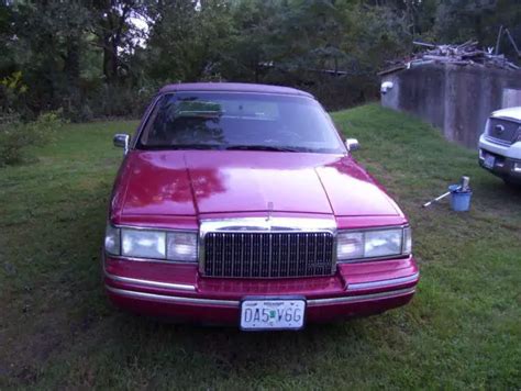 Collectible 1994 Executive Series Lincoln Town Car Classic Lincoln