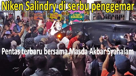 NIKEN SALINDRY DI SERBU PENGEMAR SAAT PENTAS TERBARU BERSAMA KI AKBAR