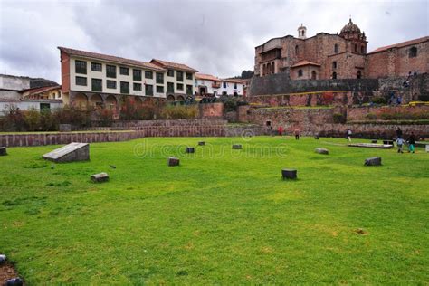 Ciudad De Cuzco Antiguo Templo Inca Del Sol Coricancha Paisaje Con