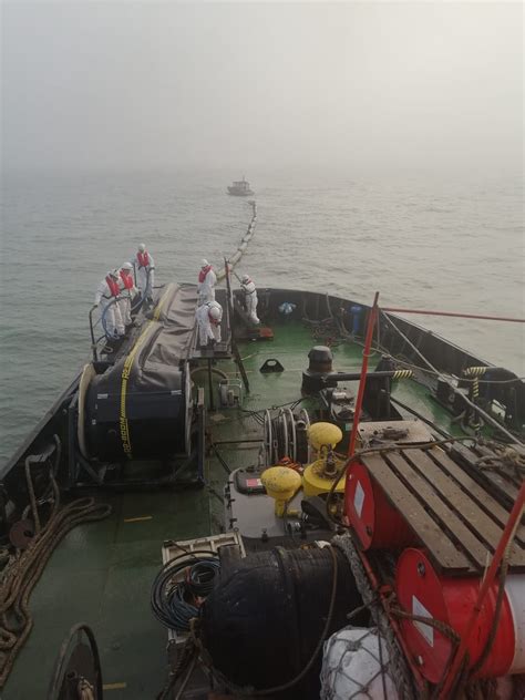 В районе Пильтун-Астохского нефтеместорождения Охотского моря проведены ...
