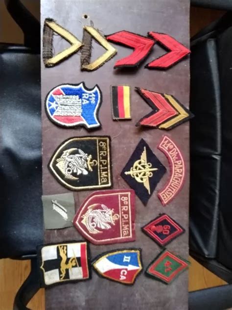 IMPORTANT LOT D INSIGNES militaires tissus français Divisions brigades