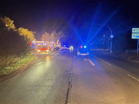 Verkehrsunfall Eine Person Eingeklemmt Freiwillige Feuerwehr Pinneberg