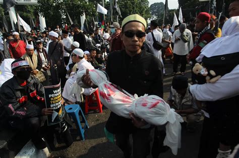 Ribuan Warga Bogor Gelar Aksi Akbar Bela Palestina Di Tugu Kujang