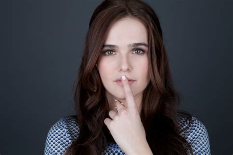 Zoey Deutch Women Simple Background Actress Brunette Long Hair Finger