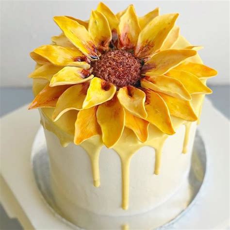 14 Sunflower Wedding Cake Ideas