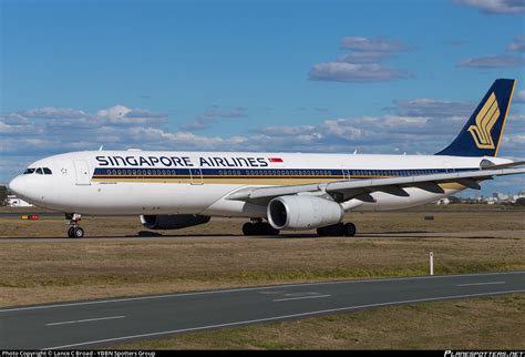 V Stc Singapore Airlines Airbus A Photo By Lance C Broad Ybbn