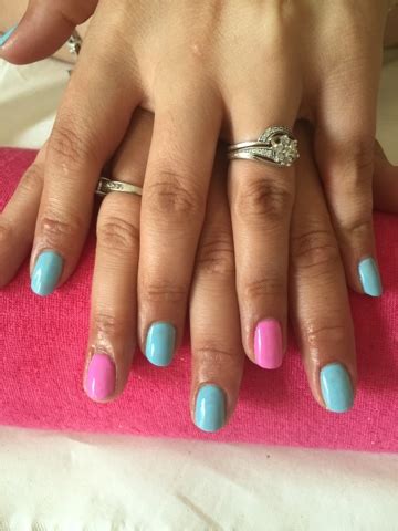 Dream In Colour: Pink & turquoise nails