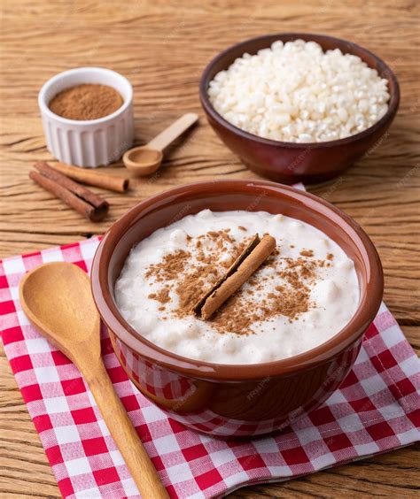 Canjica Ou Munguza Típico Brasileiro Creme De Milho Branco Com Canela