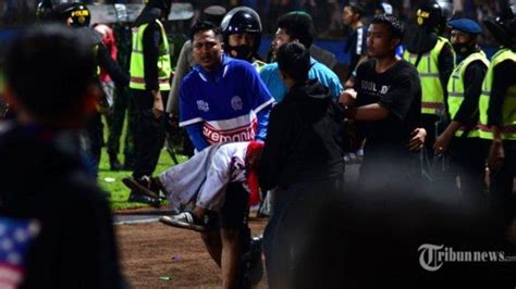 Korban Kerusuhan Suporter Sepak Bola Indonesia Di Stadion Kanjuruhan