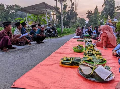 Suasana Tradisi Baritan Di Dusun Bakalan Desa Wonodadi Kabupaten