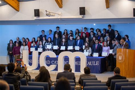 Reconocimiento A La Excelencia Ucm Premió Con Beca De Honor Por