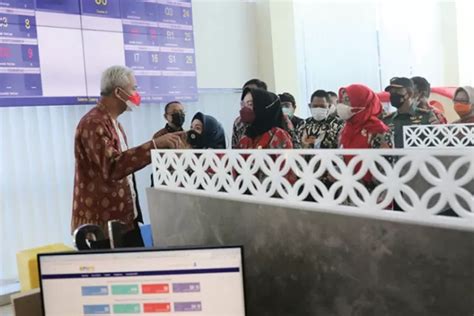 Ganjar Puji Gedung Mal Pelayanan Publik Sukoharjo Layani Dengan