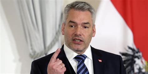 «Μαρία Αντουανέτα» ο Αυστριακός καγκελάριος: «Ας φάνε στα McDonald's ...