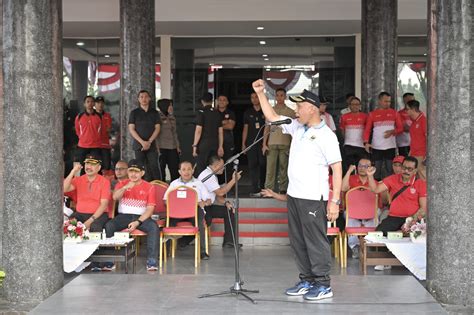 Spirit Kebersamaan Di Hut Ri Gubernur Mahyeldi Lepas Jalan Sehat