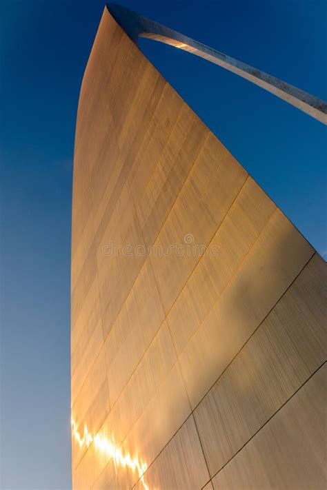 The Giant Gateway Arch Close Up Editorial Photo Image Of Majestic