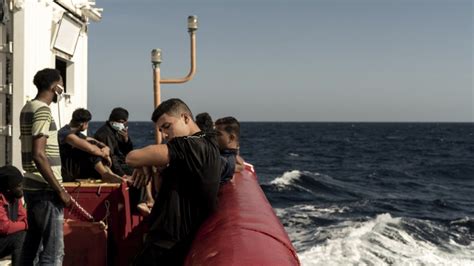 Refoulés par lItalie les migrants du bateau Ocean Viking pourront