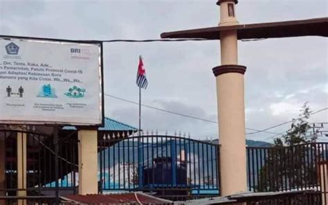 Bendera Bintang Kejora Berkibar Di Wamena Polisi Bergerak