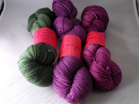 Hand Dyed SW MCN Sock Yarn 80 Merino 10 Cashmere And 10 Nylon Sock