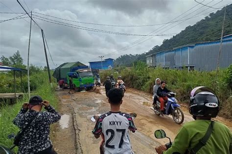 Dinas Pupr Kayong Utara Janji Jalan Rusak Akan Segera Diperbaiki