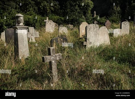 Victorian Tombstones High Resolution Stock Photography And Images Alamy