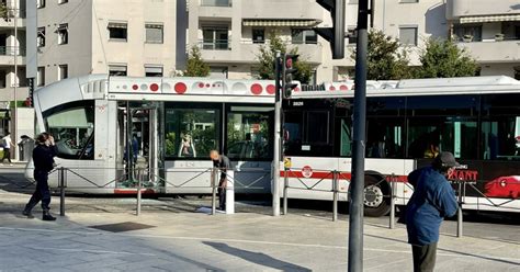 M Tropole De Lyon Collision Entre Un Bus Et Un Tramway Villeurbanne