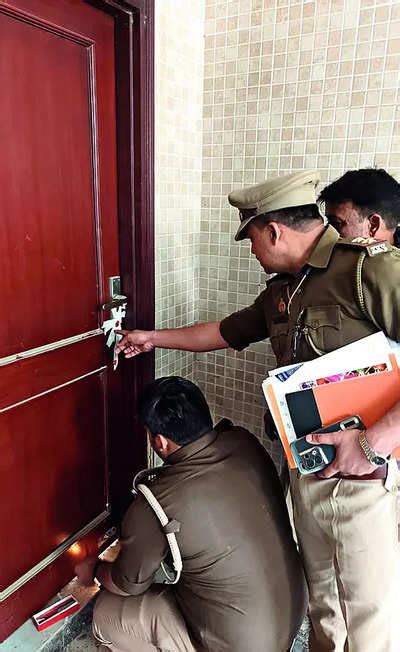 Police Seize House Police Seize House Of Slain Gangster Atiq Ahmed’s Sister In Meerut Meerut