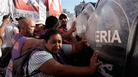 Fuerzas De Seguridad Avanzaron Sobre Manifestantes Que Concentraron