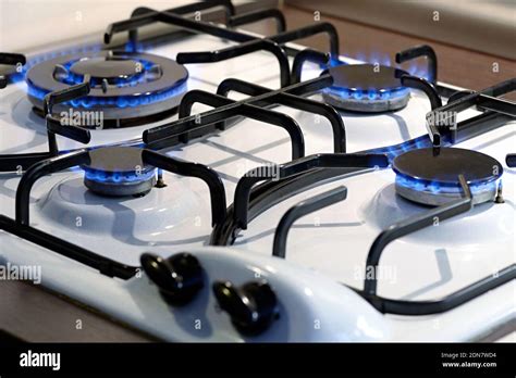 Lit Blue Gas Stove Burner Hi Res Stock Photography And Images Alamy