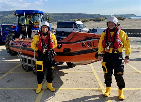 Barmouth Ilb Launches To People Cut Off By The Tide Rnli