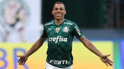 Atua Es Breno Lopes Marca E O Melhor Do Palmeiras No Cl Ssico