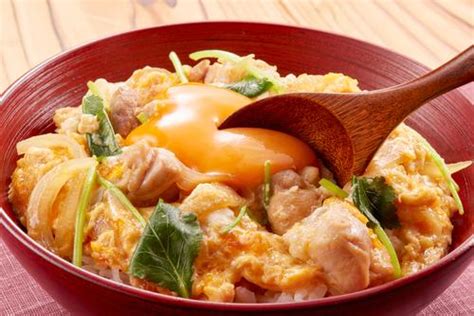 やきとり缶を使った親子丼の作り方を紹介！忙しい日にぴったり！ 食・料理 オリーブオイルをひとまわし