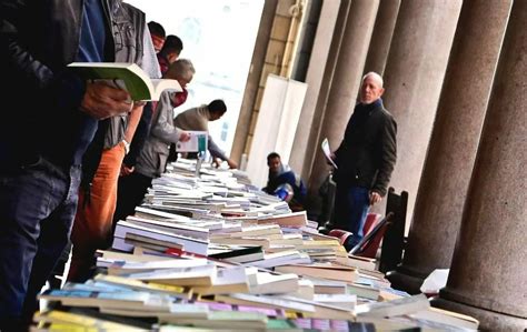 Portici di Carta 2023 torna a Torino la libreria più lunga del mondo