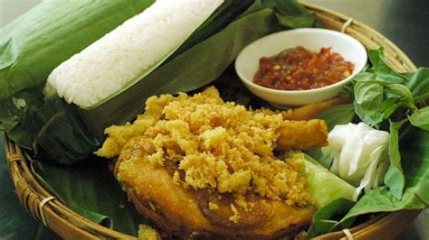 Mengenal Nasi Timbel, Makanan Khas Sunda yang Legendaris