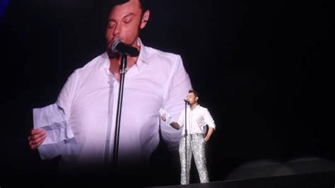 Tiziano Ferro Il Pride A Latina E Le Parole Contro Lomofobia Dal