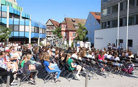 Staufer Gymnasium 200 Schüler Zeigen In Waiblinger Geschäften Ihre Kunst Nachrichten Aus