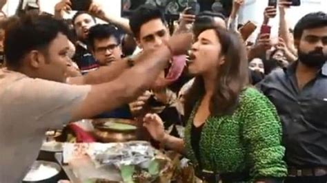 Jabariya Jodi Stars Sidharth Malhotra Parineeti Chopra Try Fire Paan