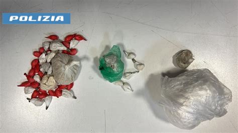 Napoli Porta Capuana Sorpresi Con La Droga Arrestati Tre Uomini