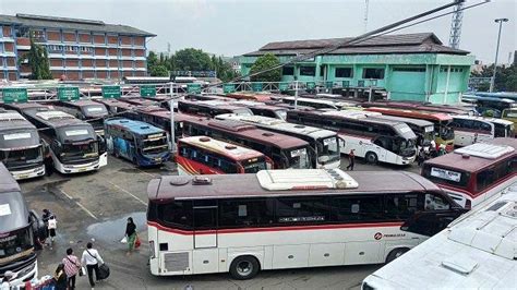 Terminal Induk Bekasi Mulai Dipadati Pemudik Tujuan Sumatera Dan Jawa